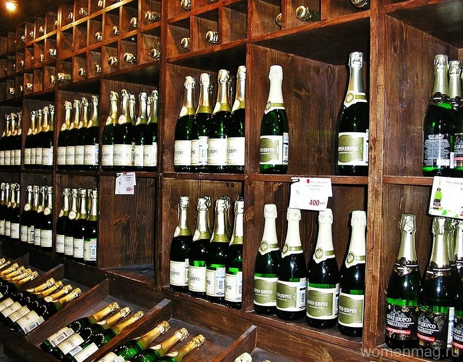 Купить дом в вине. Винный завод Абрау Дюрсо. Абрау-Дюрсо завод шампанских вин. Абрау Дюрсо винодельня.