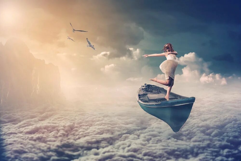 На шаре во сне. Осознанный сон. Фотоманипуляции. Лодка над облаками. Фотоманипуляции+море.