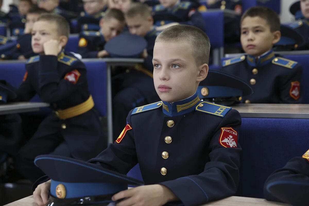 Оренбург Губернаторский кадетский корпус. Кадетский корпус Улан-Удэ для мальчиков. Кадетское училище в Новосибирске. Кадетские корпуса после 4 класса