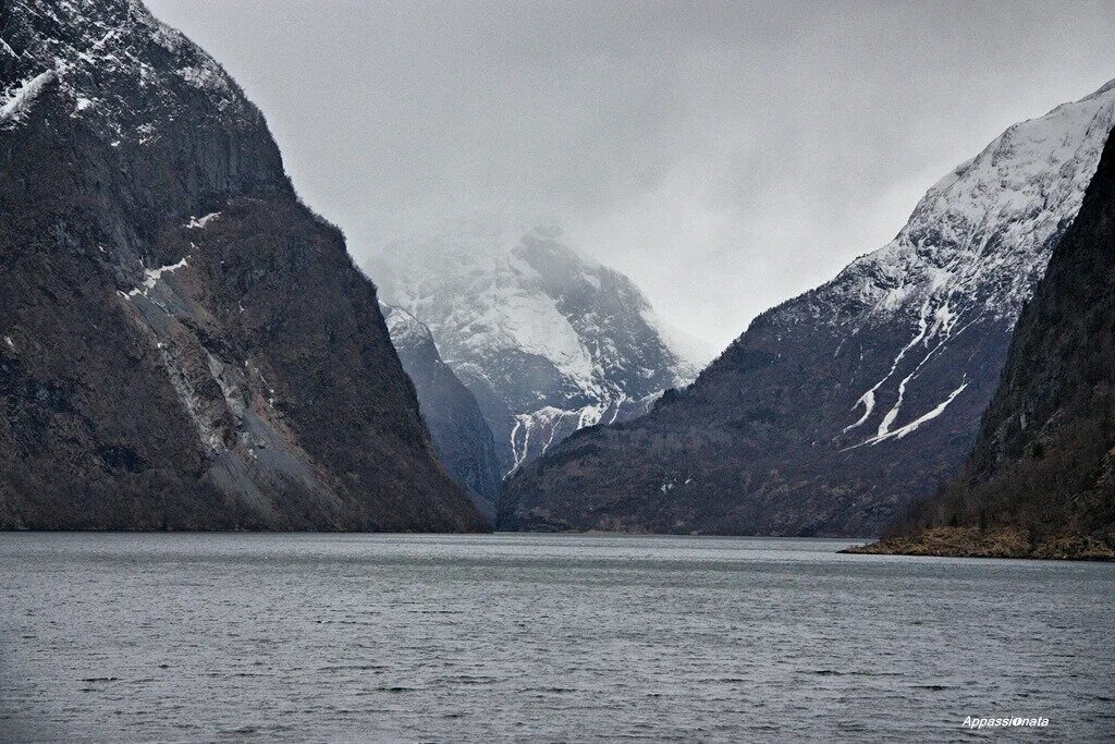 Fjord ордынка. Согнефьорд норвегия весна. Фьорды песни. Цены в норвегии. Мёре-ог-ромсдал норвегия.