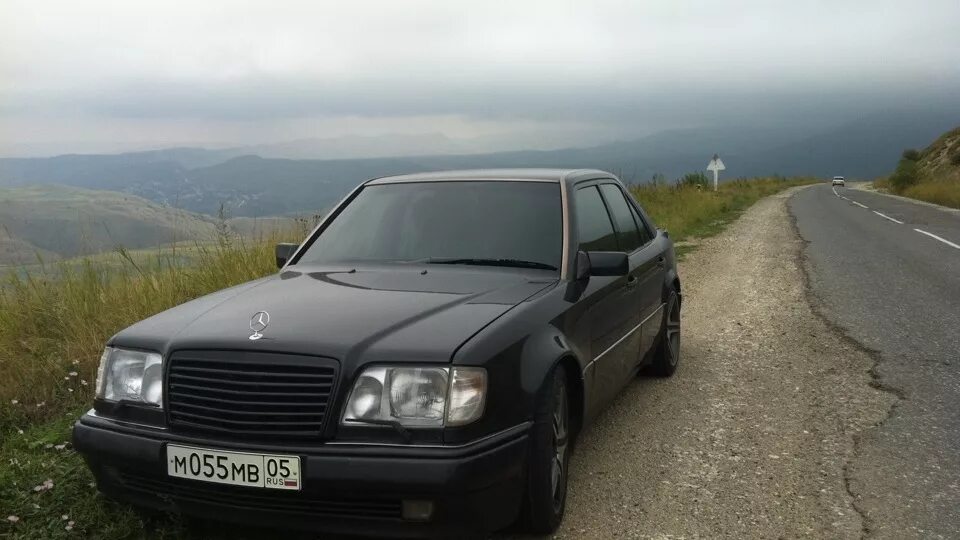 Mercedes 124 волчок. Мерседес волчок 124 е500. Mercedes w124 e500 Limited. Мерседес 124 е500 волчок черный.