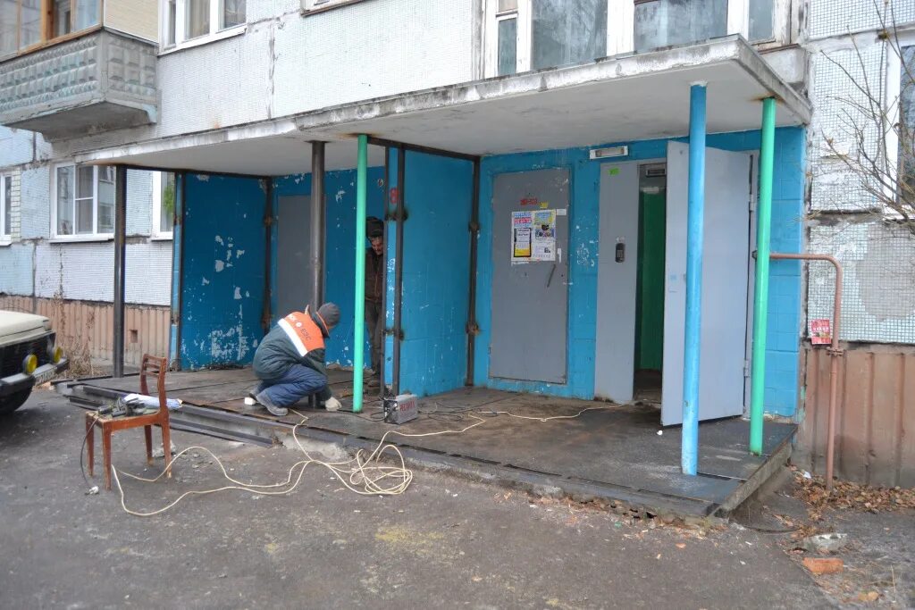 управляющая компания проспект строителей. проспект строителей 48 саратов подъезды. третий подъезд. управляющая компания проспект строителей. проспект большевиков подъезд.