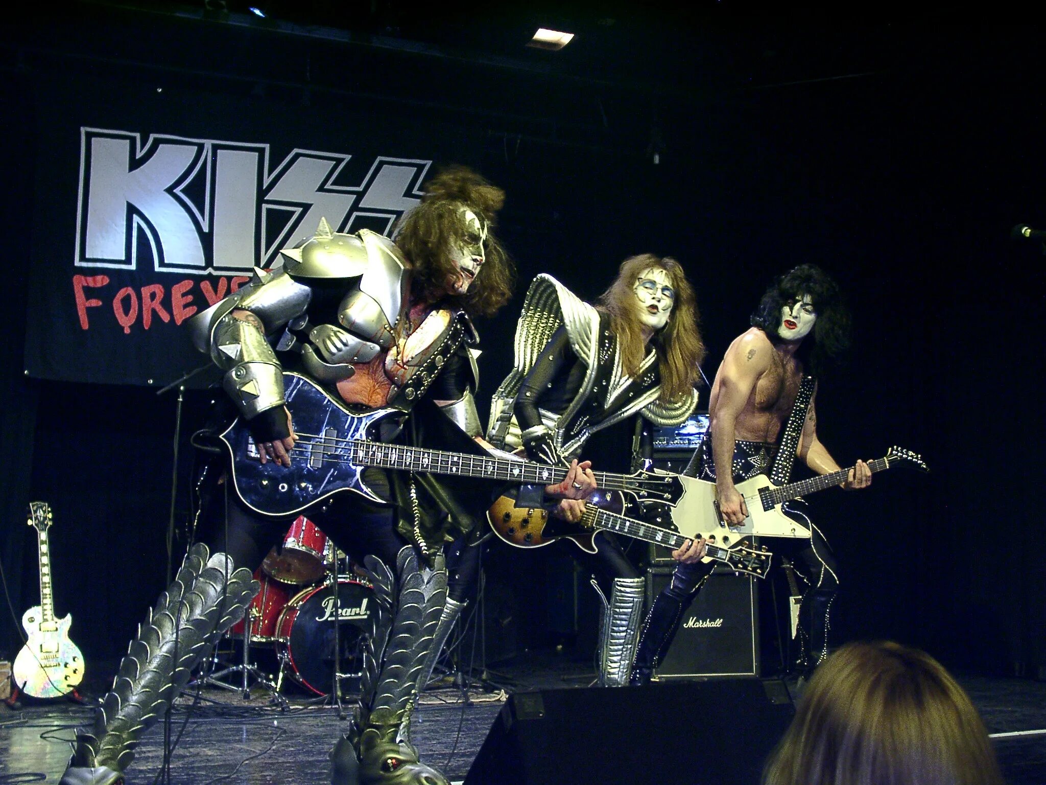 Группа Кисс фото. Kiss группа концерт. Kiss группа Элис. Рок музыканты зарубежные.