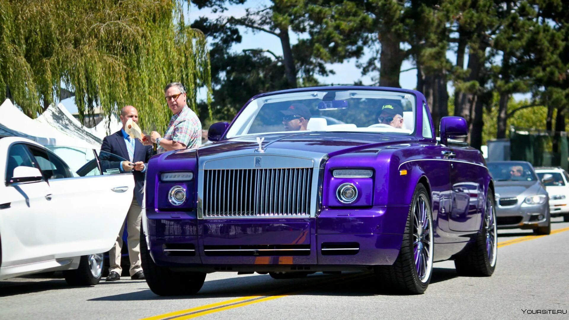 Автомобиль другими словами. Rolls Royce Phantom. Роллс Ройс лоурайдер. Роллс Ройс 2004. Роллс Ройс фиолетовый.
