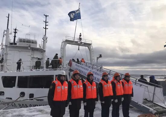 Военно морской экспедиция. Адмирал Владимирский корабль Кронштадт. Судно Адмирал Владимирский Антарктида. Адмирал Владимирский судно. Зебров Экспедиция Адмирал Владимирский.