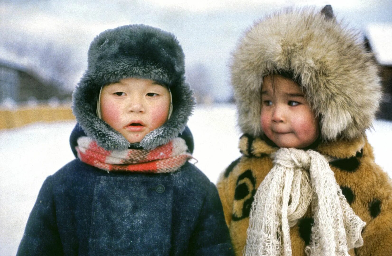 Дальний Восток люди. Жители дальнего Востока России. Дальний Восток люди холод. Дальний Восток японское море зима. Russian to e