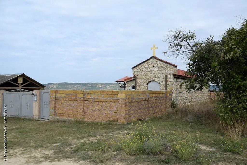 Крым бахчисарайский табачное. Село Табачное Бахчисарайский район в Крыму. Село железнодорожное Бахчисарайского района. Табачное Крым храм. Крымская 2 Бахчисарай.