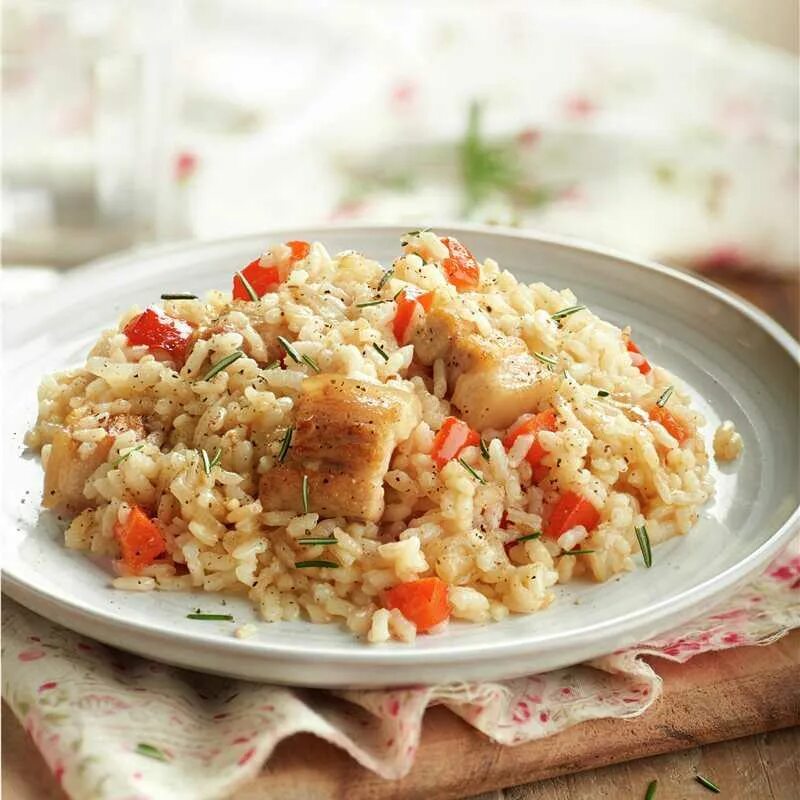 Рецепт вкусного риса с курицей. Блюда с рисом. вкусный рис на гарнир. праздничный гарнир из риса. рис с овощами на гарнир рассыпчатый.