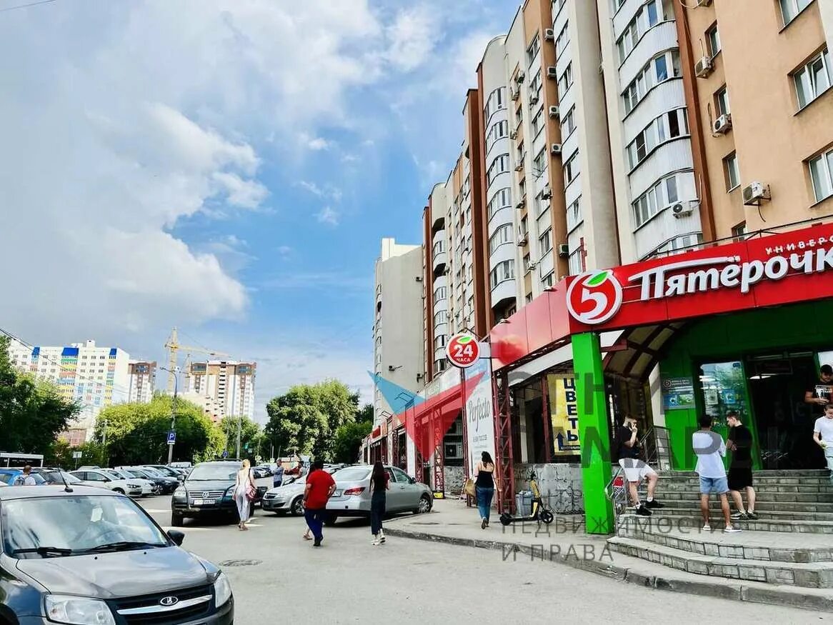 Samara, Stara-Zagora st house 64. Apartment house with a store on the ground-flo