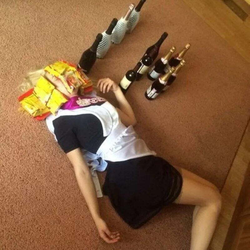 Напоить девушку снотворным