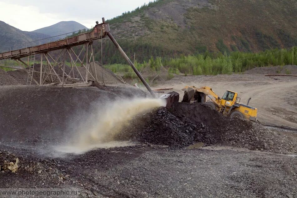шахта тау-тона юар. прииск дамбуки. нефелиновый рудник ачинск. кривбасс артель старателей магадан золото. старательская,артель тайга бодайбо.