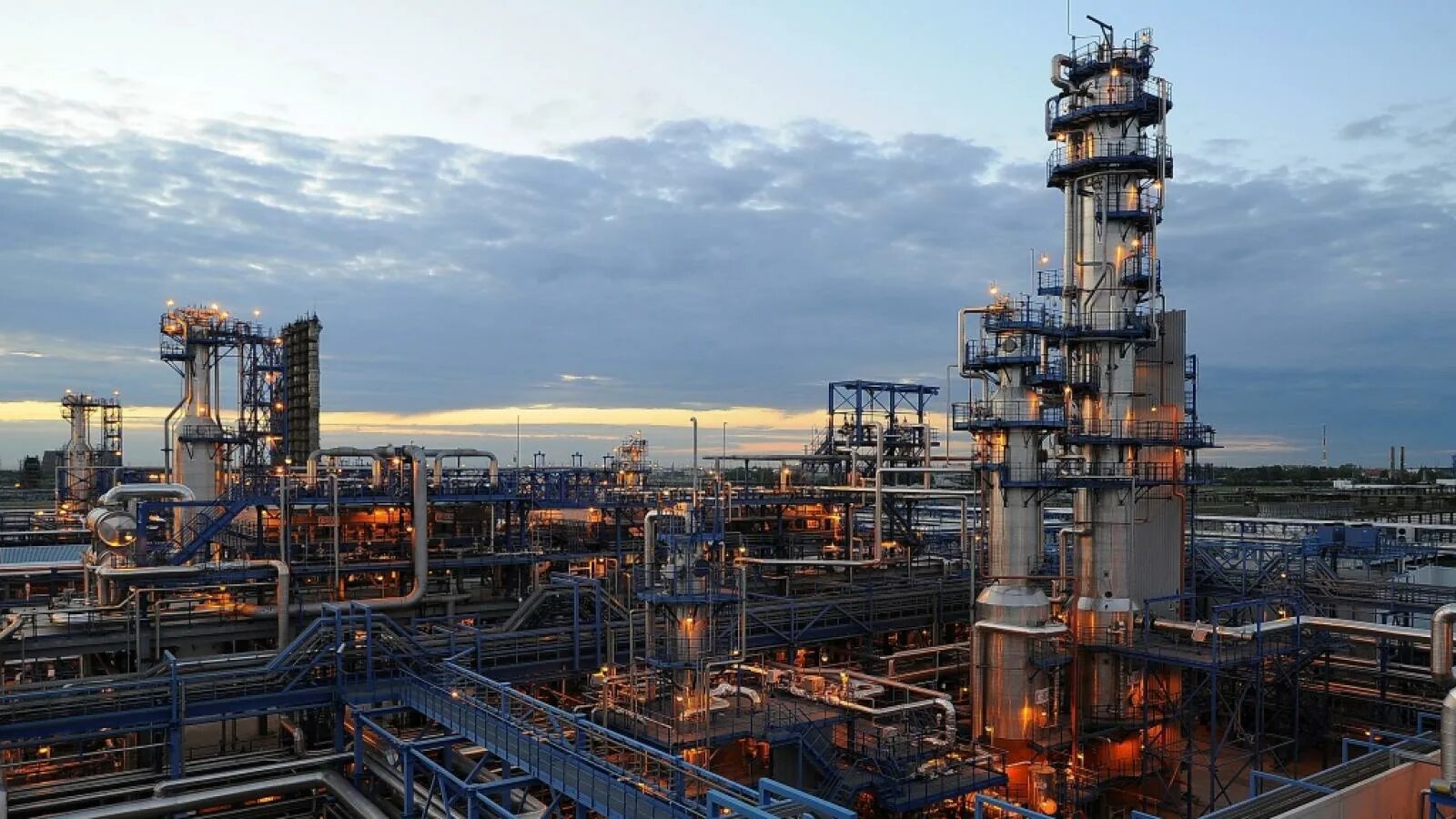 Нефтеперерабатывающий завод расположен в городе. Онпз омский нефтеперерабатывающий завод. газпромнефть омский нпз омск.