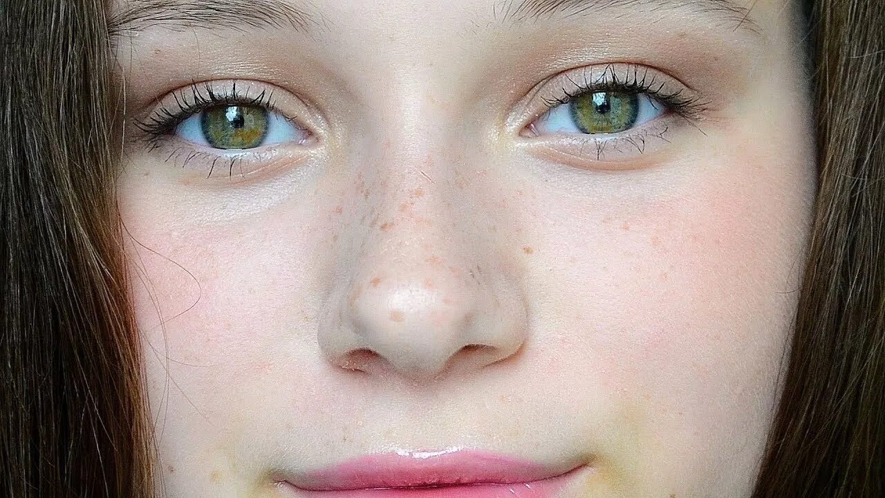 Глаза хамелеоны у человека. Серо-зелёные глаза без макияжа. Зеленые глаза без макияжа. Лёгкий макияж в школу 5 класс. Зелено Карий глаз без макияжа.