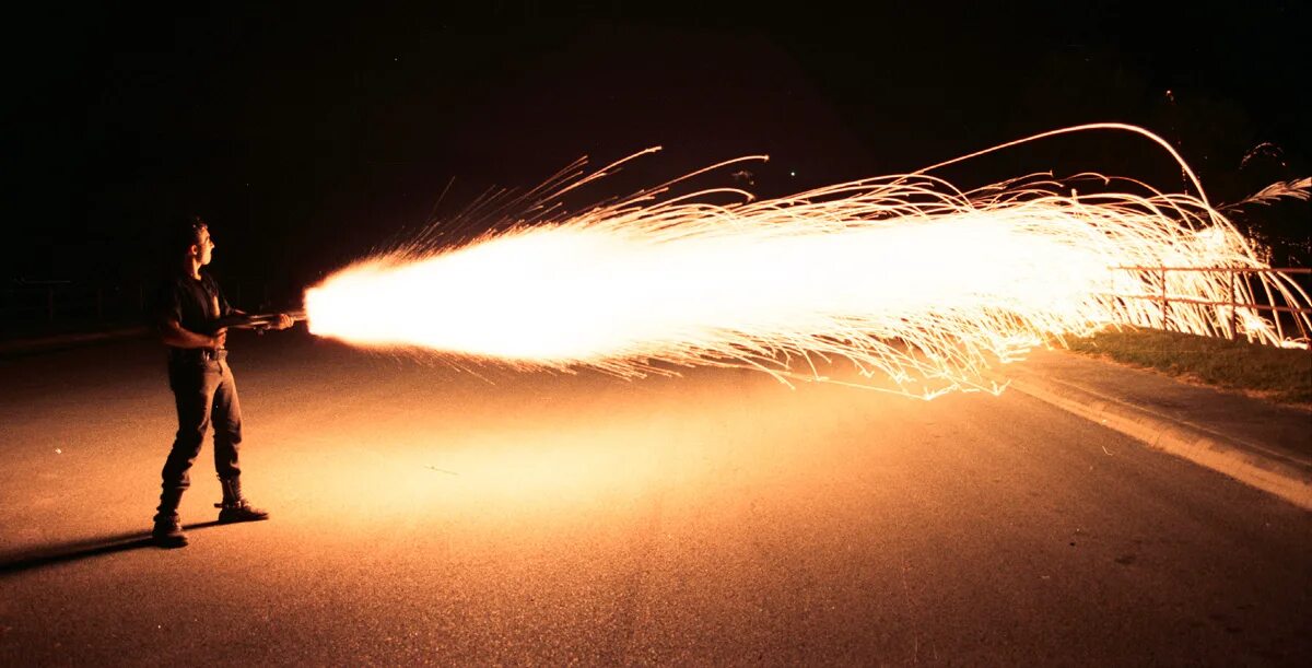 тактический дробовик. Dragon breath 12 калибр. эффект выстрела из дробовика. выстрел дробовика. выстрелы из дробовика картечь.