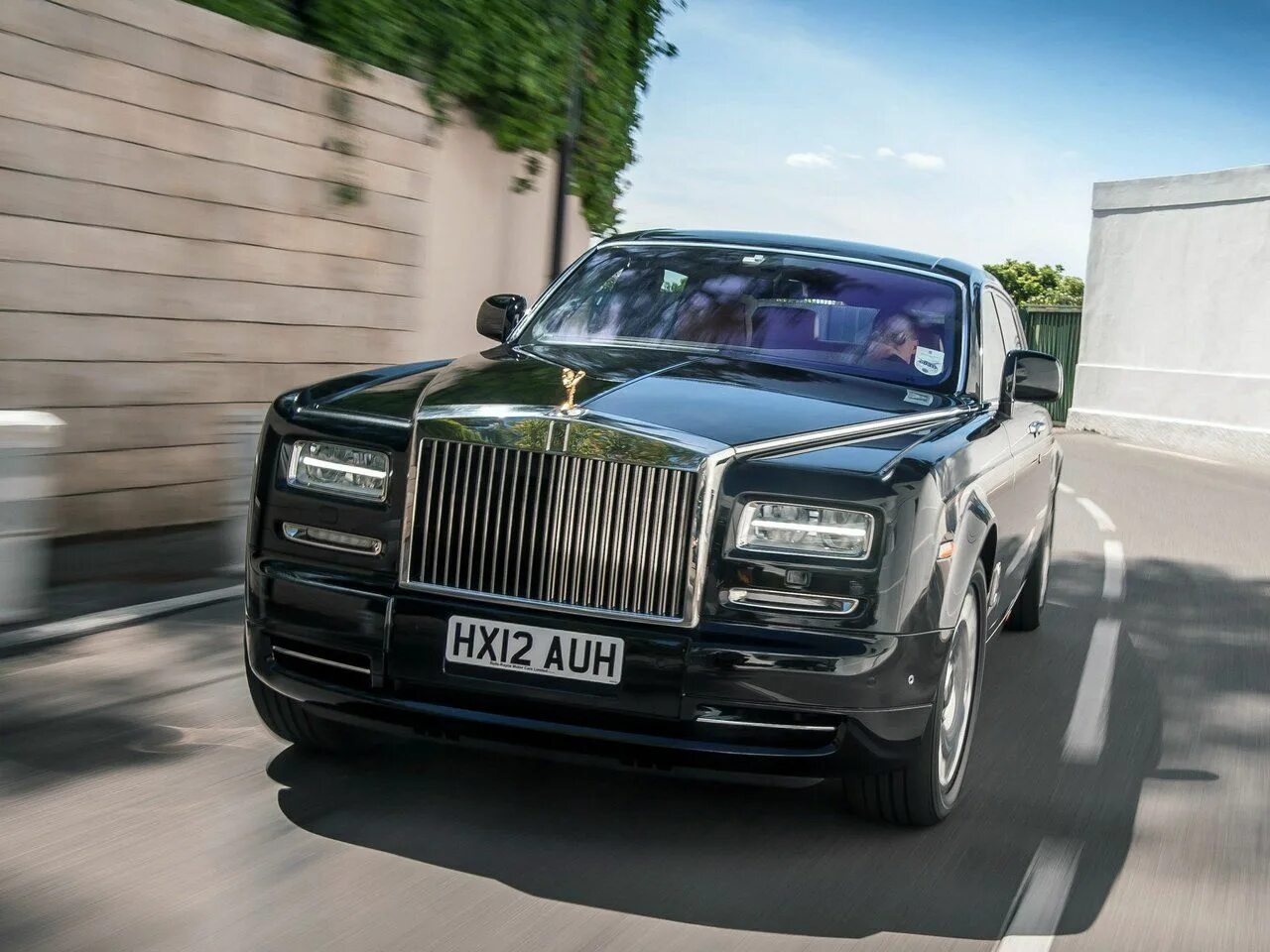 Машина люкс. Rolls royce ghost 2010. Роллс ройс lux. Машина dimora natalia sls 2. Роллс ройс фантом 7 поколение 2.