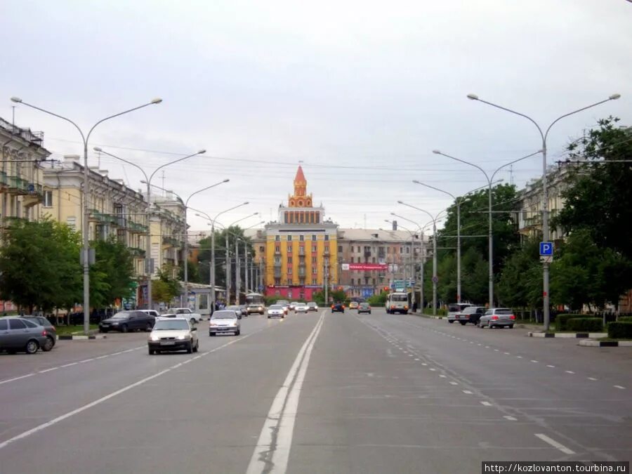 Улицы новокузнецка названные. Проспект Металлургов Новокузнецк. Улица Металлургов Новокузнецк. Новокузнецк площадь Металлургов. Проспект Металлургов (Новокузнецк) в 90 годы.