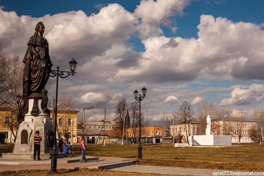 Ирбит и ирбитское. Площадь ленина ирбит. ирбит свердловская область. памятник екатерине 2 в ирбите. памятник ленину в ирбите.