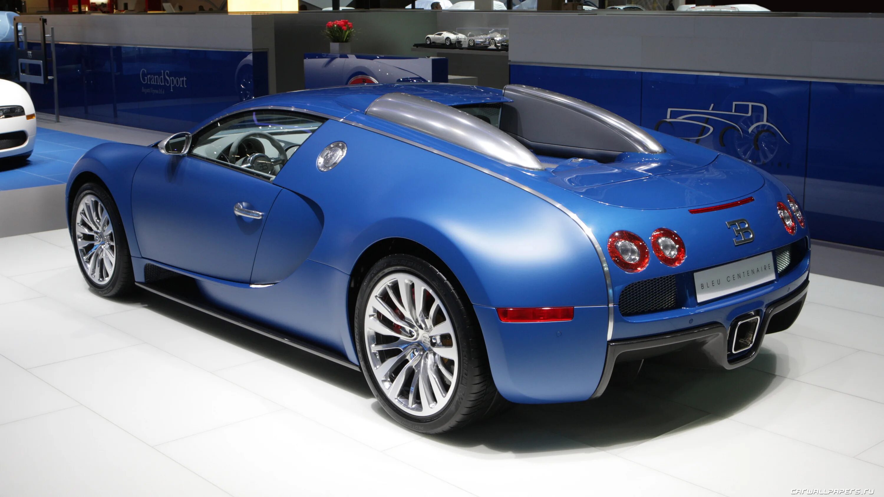 Bugatti сайт. Бугатти Вейрон 2009. Марка машины Бугатти Вейрон. Bugatti Veyron Blue. Бугатти 13.