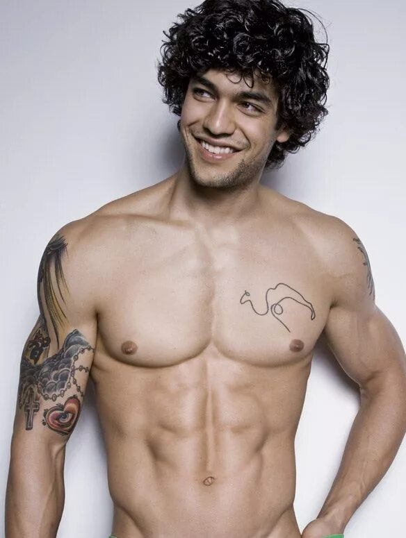 Красивые парни мулаты. Mixed male. Мулаты метисы. Афро испанцы. Негры мужчины с макияжем.