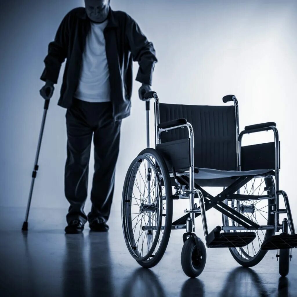 Инвалид колясочник. Люди инвалиды. Люди имеющие инвалидность. Инвалиды заболевания. 2 инвалида.