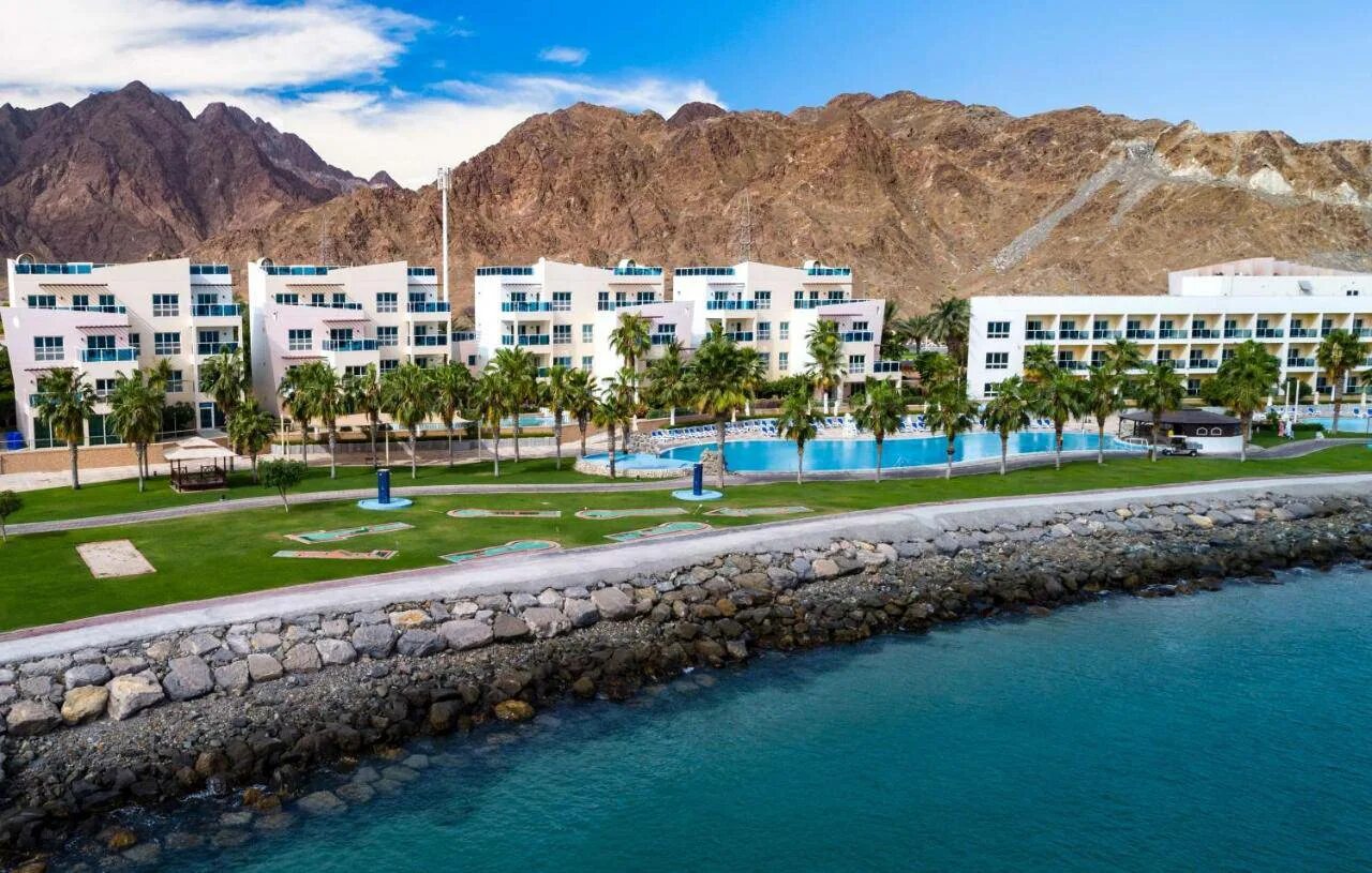 Radisson blu фуджейра. Отель Radisson Blu Fujairah Resort 5*. Рэдиссон Блю ОАЭ Фуджейра. Рэдиссон Фуджейра 5. The Radisson Blu Resort Fujairah 5 Фуджейра.