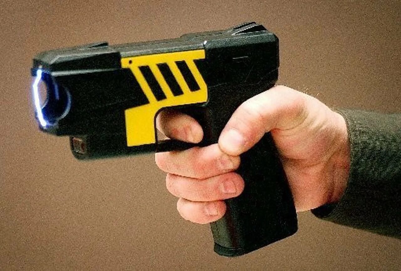 Скольки лет можно электрошокер. Электрошокер Stun Gun. Электрошокер Taser xt800.