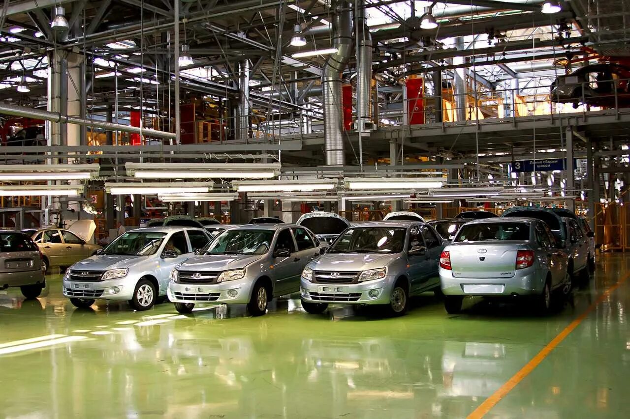 Крупнейший автомобильный завод в россии. АВТОВАЗ 1r843. АВТОВАЗ, Renault, Nissan. Конвейер АВТОВАЗ 2000.