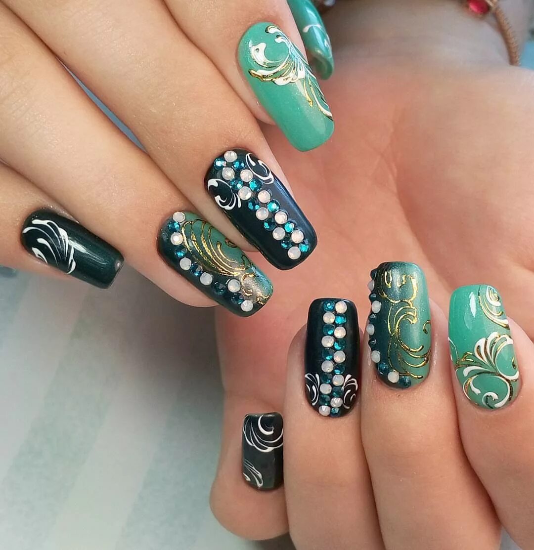 блэк нэилс. маникюр с лепкой. дизайнерские ногти. маникюр красивый необычный. необычный маникюр.