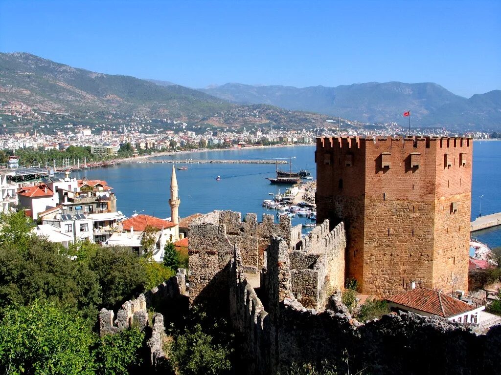 Alanya turkey. Аланья крепость. Аланийская крепость Турция. Алания город в Турции. Красная башня в Алании.