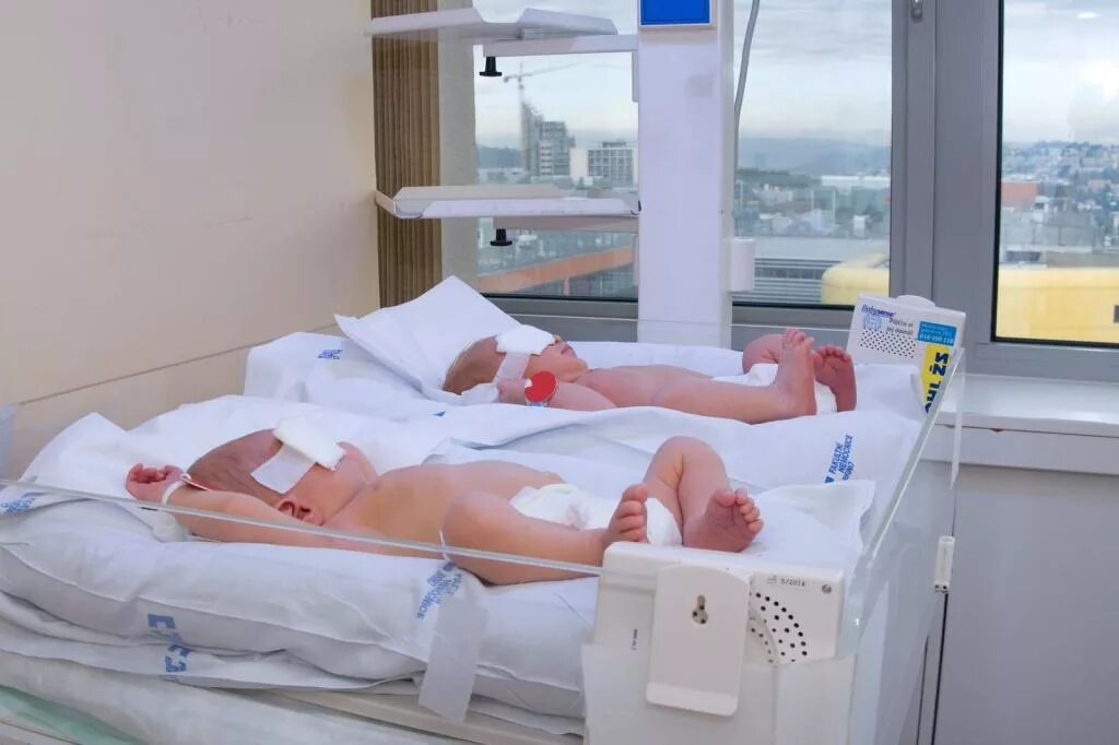 Усыновить ребенка из роддома. Детский дом отказники малютки. Как забрать ребенка отказника. Как забрать ребенка отказника. Дети в доме малютки.