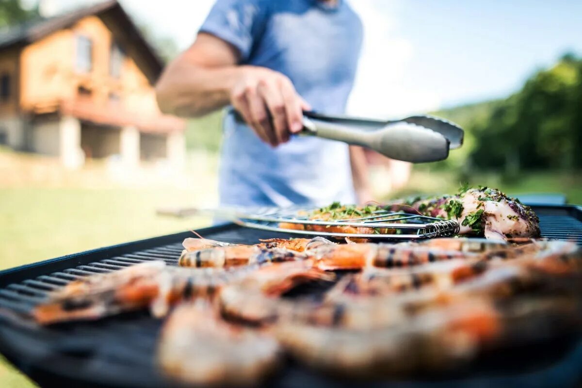 Гриль фестиваль. Sun barbecue. Five Tips for a sumptuous Summer barbecue. Safety mistakes.