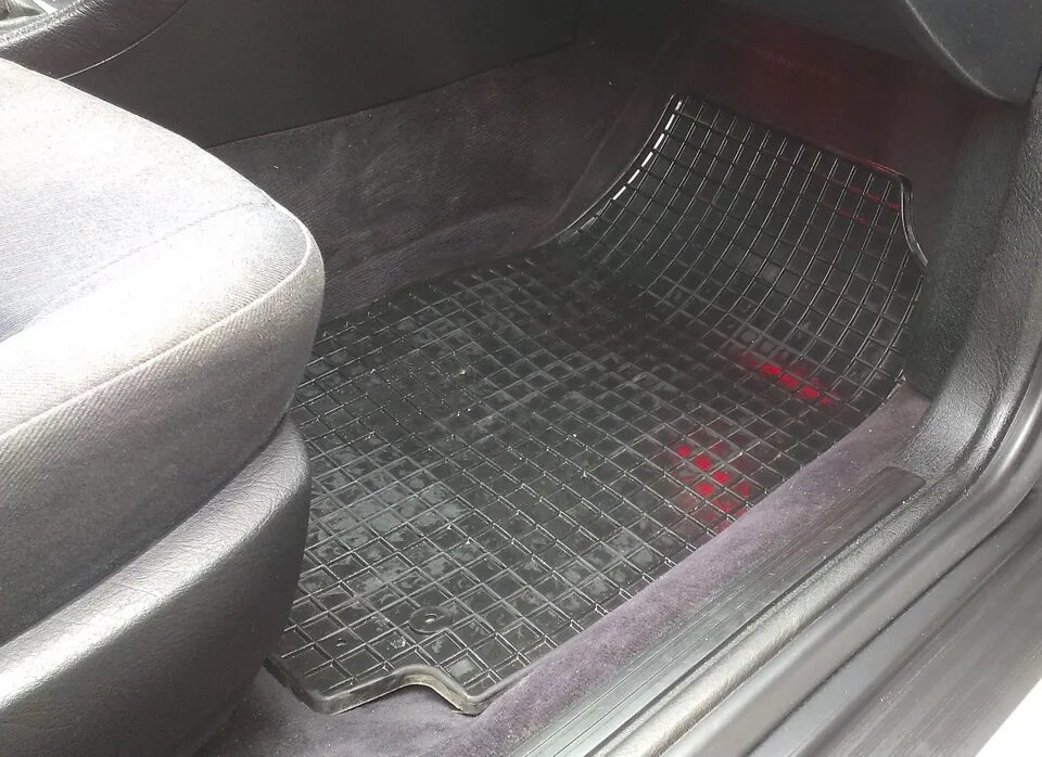 Коврики а6 с5. Коврики ауди а6 с5. Оригинальные коврики ауди а6 с5. Оригинал коврик резиновый ауди а6с6. Коврики а6 с5.