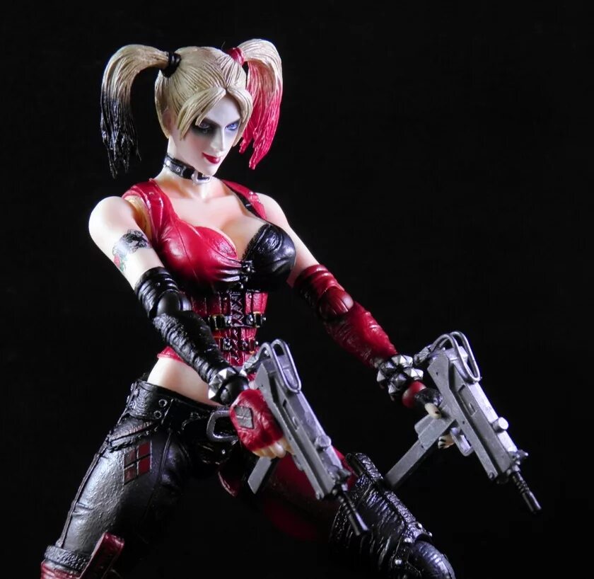Как сделать харли квин. Figma harley quinn. харли квинн из аркхем сити кукла. харли кай. harley quinn play arts.