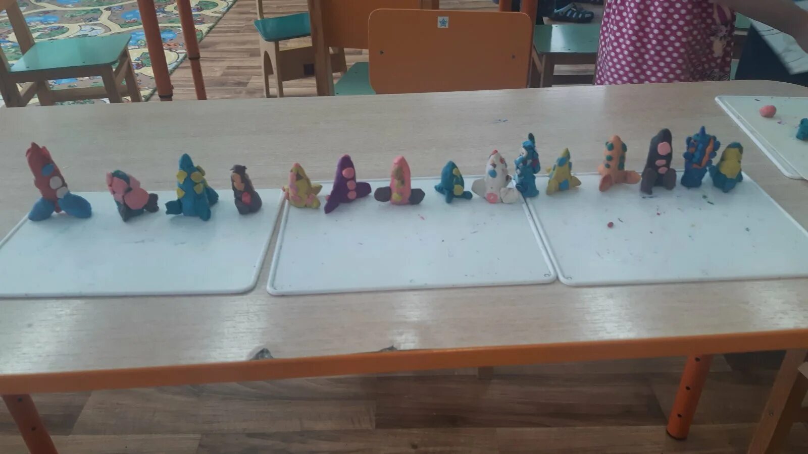 Пластилинография космос для детей 3-4 лет. Лепка ракеты с малышами. Лепка ракета в старшей группе. Ракета из пластилина образцы. Лепка ракета первая младшая группа.