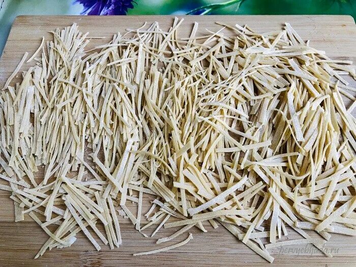 Как хранить домашнюю лапшу. Сушилка для спагетти stendipasta. Яичная лапша домашняя как хранить. Как сушить домашнюю лапшу в домашних условиях. Как сушить лапшу в домашних условиях.