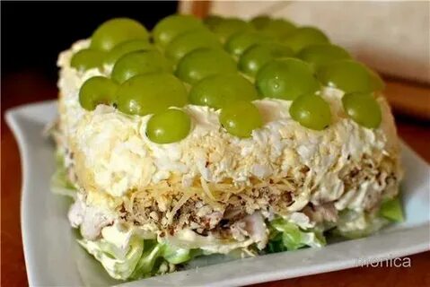 Салат с курицей грецкими орехами и виноградом