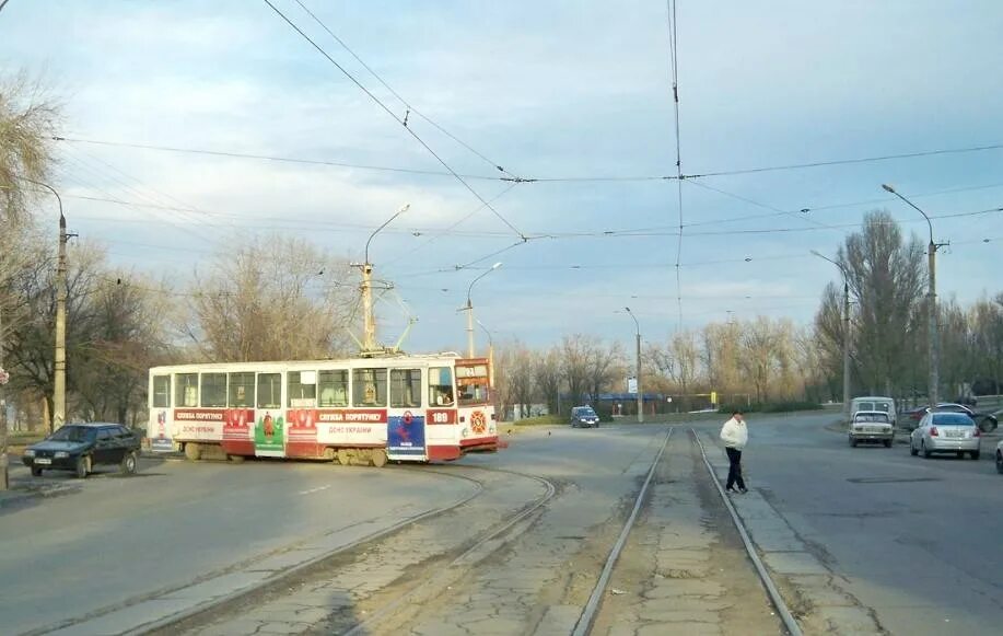 Горловка луганск. Луганский тепловозостроительный завод 2023 год. Луганский тепловозостроительный завод памятник. Луганск трамвайное депо кирова. Горловка луганск.