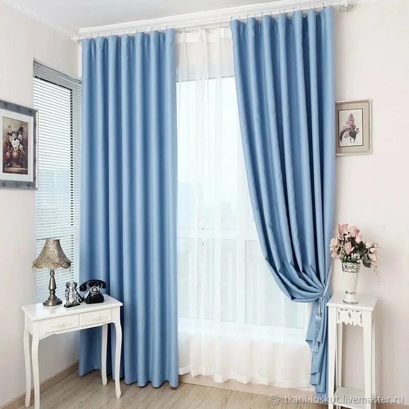 Темно синие шторы в интерьере. Шторы синего цвета. Шторы цвета ультрамарин. Синие портьеры. Синие шторы.