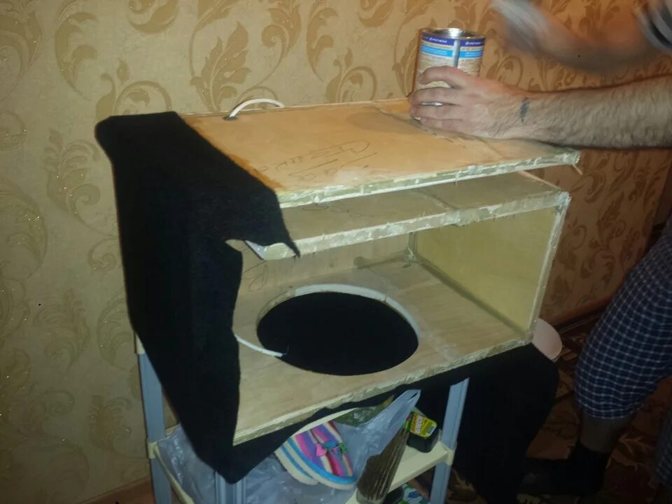 Обтяжка сабвуфера. Обтяжка короба сабвуфера термокожей. Короб в карпете для 15 сабвуфера. Короб обтянуть карпетом. Как карпетом короб.