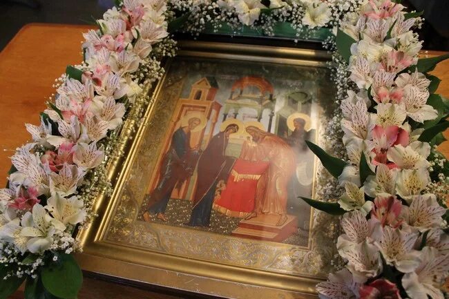 цветы на сретение господне. сретение господне аналое. цветы на сретение господне. храмовая флористика на сретение. сретение господне минологий.