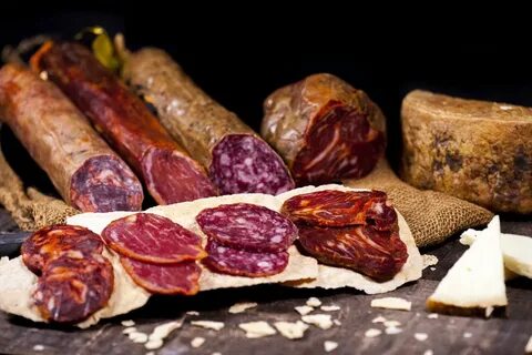 Мясо колбаса сыровяленая