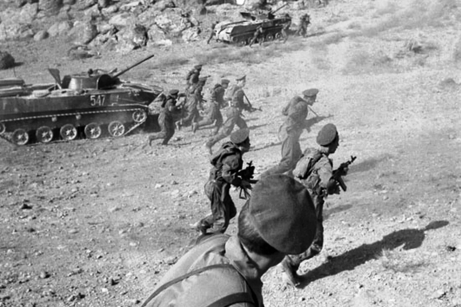 Война в афганистане война. Война в афганистане. Войска сша в афганистане 2001. Операция «несокрушимая свобода» - филиппины. Афганская война операция магистраль.