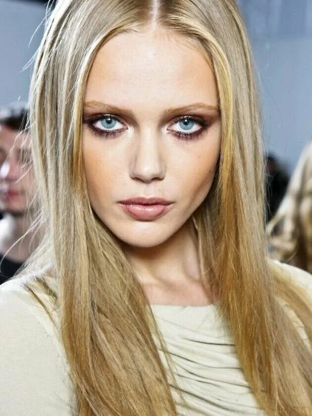 Элизабет олсен прически с челкой. Анна селезнева цвет волос. Елизавета егорова. Пшенично русый цвет волос. Руссо пшеничный цвет волос.