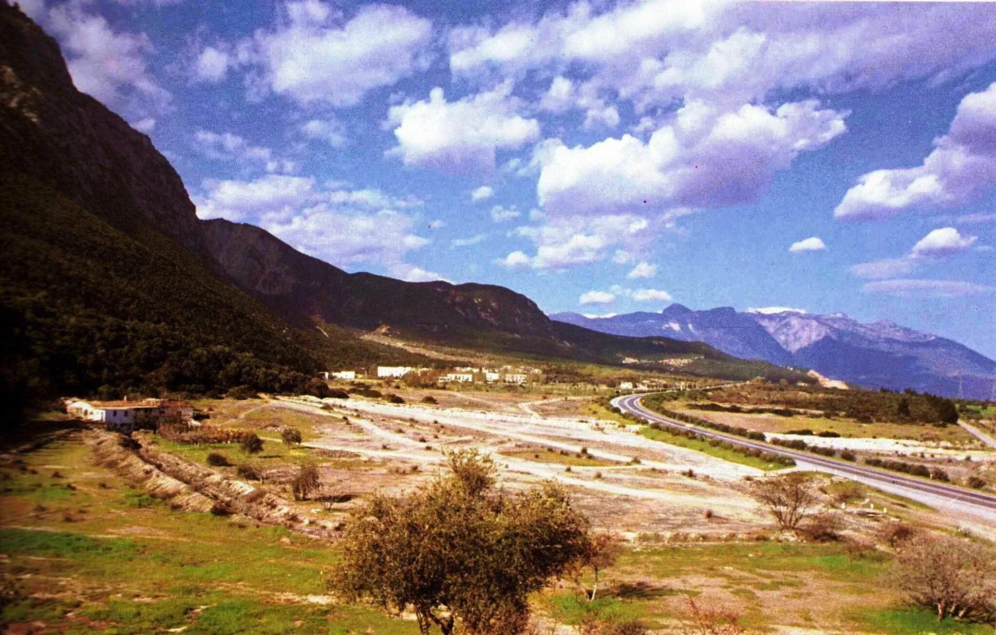 Фермопилы это. Фермопилы ущелье. Фермопилы греция. Фермопилы греция. Фермопилы это.