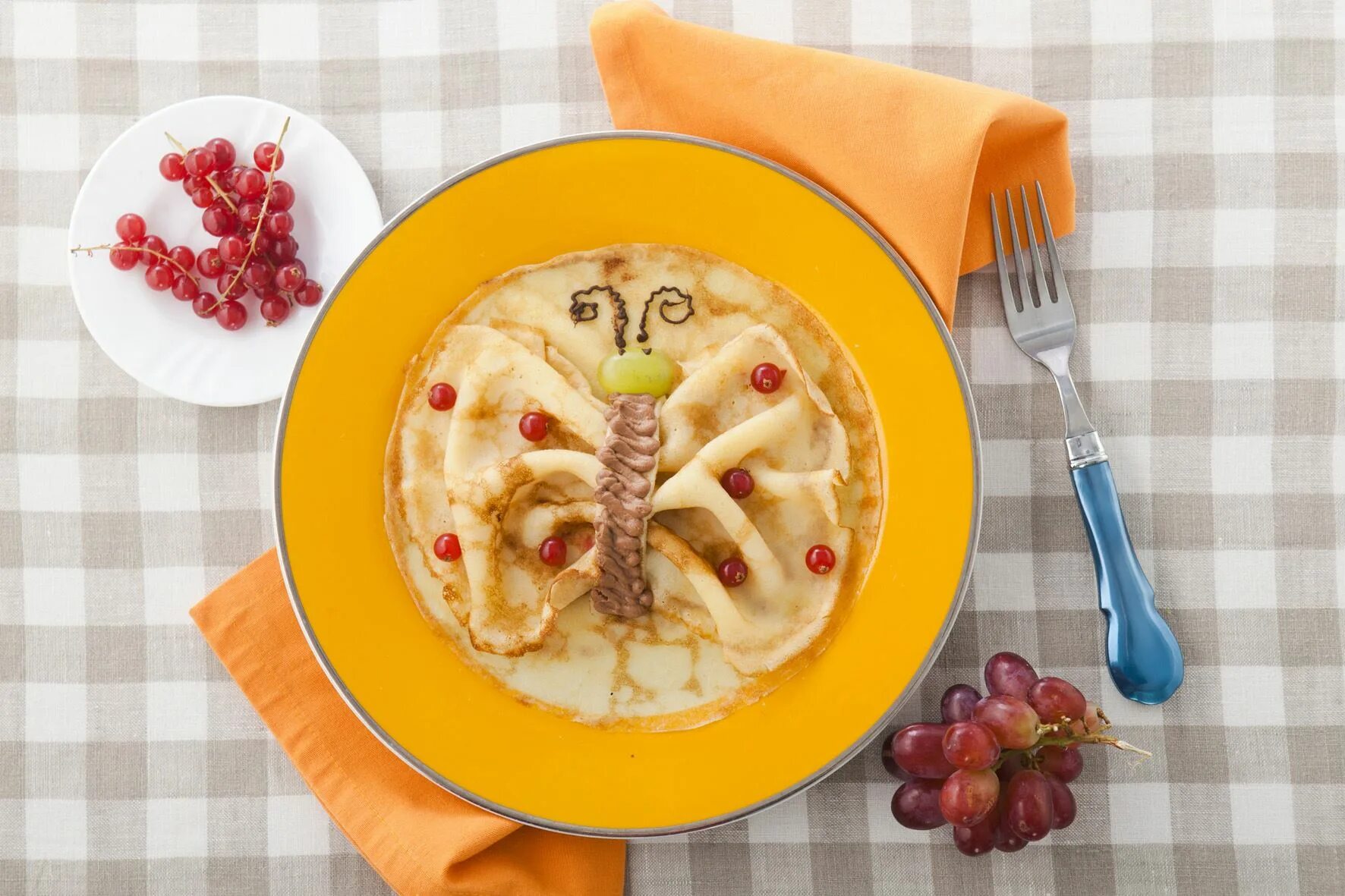 рецепт детских блинчиков. украшение блюд для детей с блинами. рецепт детских блинчиков. детский завтрак. рецепт детских блинчиков.