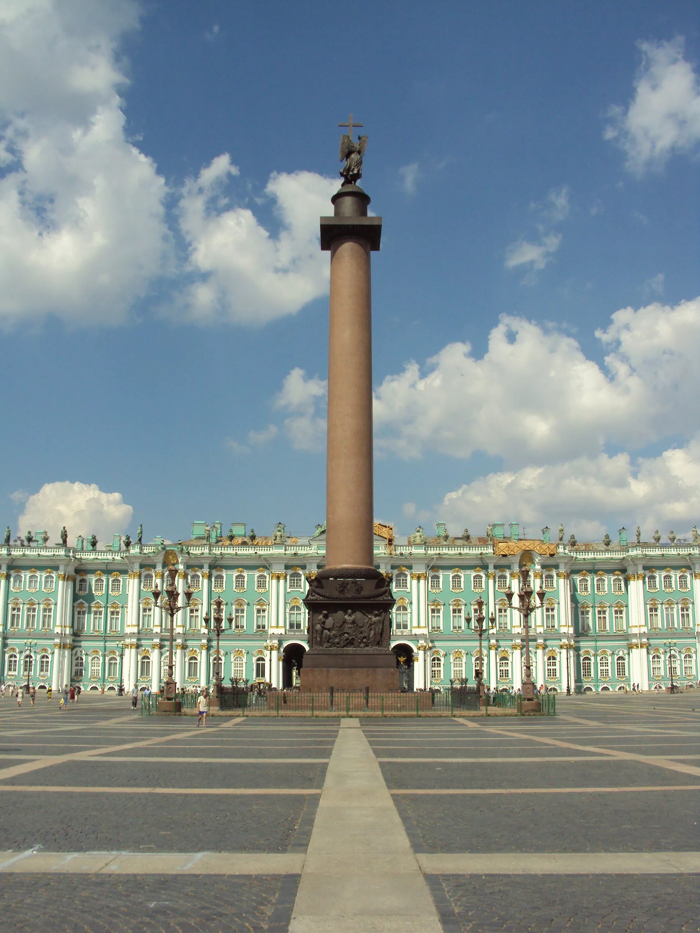 Александровская колонна в Санкт-Петербурге. Александровская колонна на Дворцовой площади в Санкт-Петербурге. Дворцовая площадь Александрийская колонна. Александровская колонна Александрийский столп.