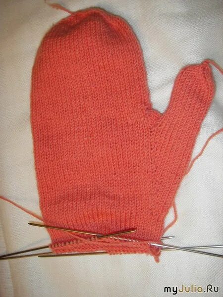 набор петель на спицы для варежек. убавка петель на варежке. петли набираем на варежки. набор петель на палец варежки. пальчик на варежке спицами.