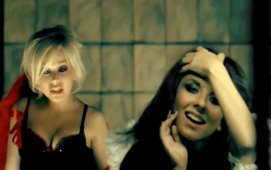 Елена корикова в клипе винтаж. Винтаж и елена корикова плохая девочка. Елена корикова винтаж. Елена корикова и группа винтаж. Клип плохая девочка.