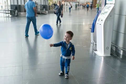 Дети в аэропорту домодедово