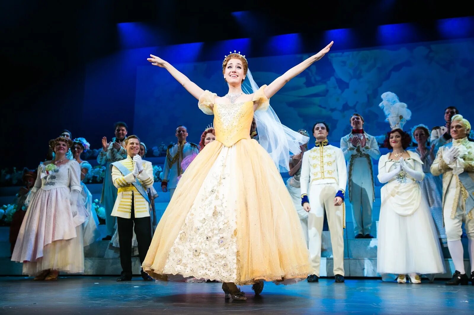 Золушка театр оперетты. Золушка театр. 1 российский мюзикл. Мюзикл золушка. Мюзикл золушка бродвей.